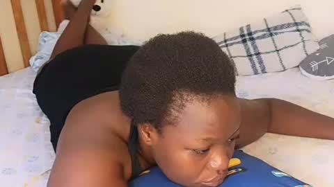 Snapshot of juicybooty_001 chatting on February 6, 10:40 am Sweetass online show from February 6, 10:40 am