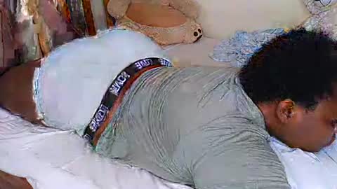 Snapshot of juicybooty_001 chatting on March 12, 9:59 am Sweetass online show from March 12, 9:59 am