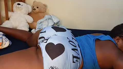 Snapshot of juicybooty_001 chatting on March 20, 2:38 am Sweetass online show from March 20, 2:38 am