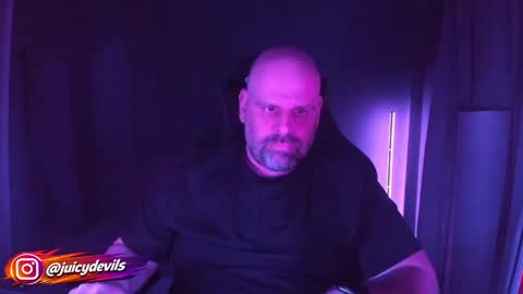 JuicyLounge online show from April 5, 4:37 pm