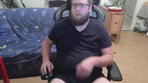 Snapshot of julcs chatting on December 13, 3:00 pm Julcs online show from December 13, 3:00 pm