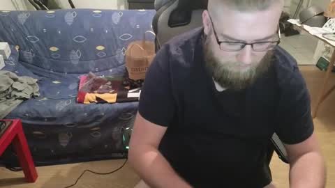 Snapshot of julcs chatting on December 17, 4:32 pm Julcs online show from December 17, 4:32 pm