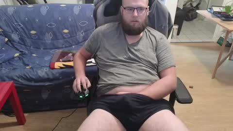 Snapshot of julcs chatting on December 20, 1:33 pm Julcs online show from December 20, 1:33 pm