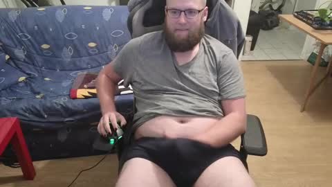 Snapshot of julcs chatting on December 20, 6:24 pm Julcs online show from December 20, 6:24 pm