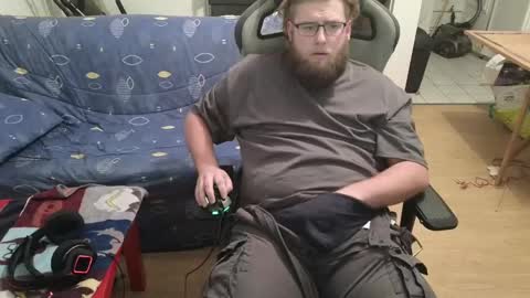 Snapshot of julcs chatting on January 10, 7:43 pm Julcs online show from January 10, 7:43 pm