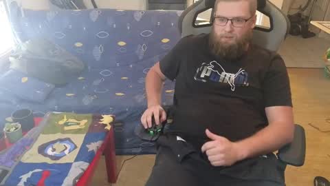 Snapshot of julcs chatting on January 21, 2:37 pm Julcs online show from January 21, 2:37 pm