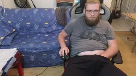 Snapshot of julcs chatting on February 13, 10:02 am Julcs online show from February 13, 10:02 am