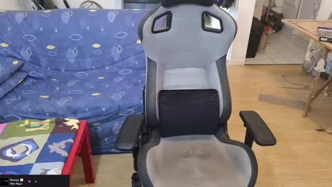 Snapshot of julcs chatting on February 23, 3:18 pm Julcs online show from February 23, 3:18 pm