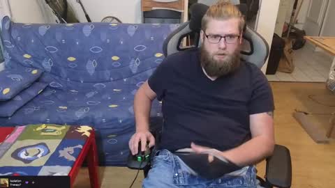 Snapshot of julcs chatting on February 26, 8:22 pm Julcs online show from February 26, 8:22 pm