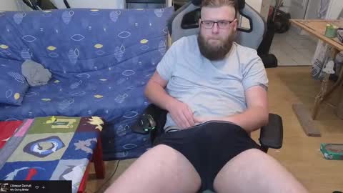 Snapshot of julcs chatting on March 4, 7:01 pm Julcs online show from March 4, 7:01 pm