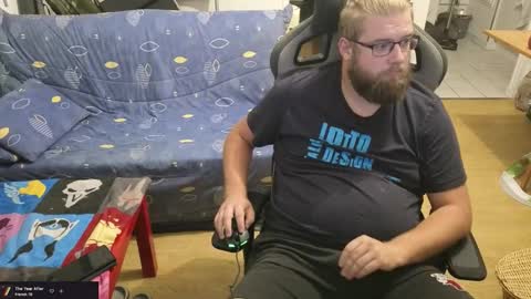 Snapshot of julcs chatting on October 12, 5:56 pm Julcs online show from October 12, 5:56 pm