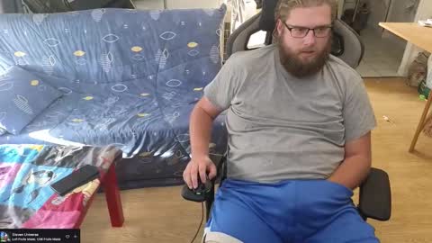 Snapshot of julcs chatting on October 21, 2:29 pm Julcs online show from October 21, 2:29 pm