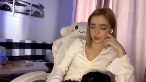 Eva  online show from February 5, 9:25 am