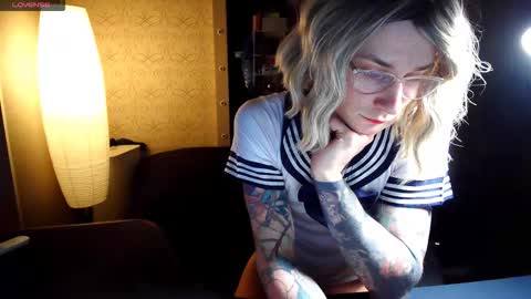 Snapshot of juleea_doll chatting on December 16, 6:13 pm Julia online show from December 16, 6:13 pm