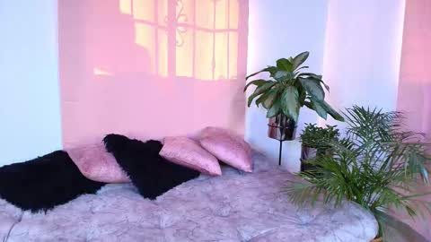 Jules and Gia online show from November 17, 8:14 pm