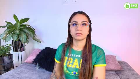 Jules and Gia online show from February 28, 6:53 pm