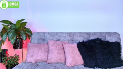 Jules and Gia online show from May 11, 4:48 pm