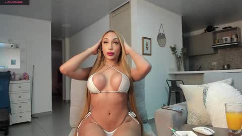 julessy online show from May 8, 4:56 pm