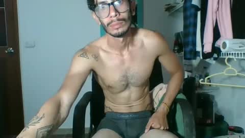Snapshot of julfigo chatting on December 6, 11:14 pm Julfigo online show from December 6, 11:14 pm