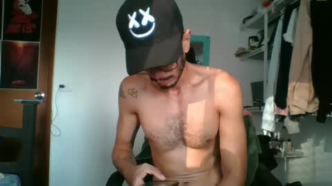 Snapshot of julfigo chatting on December 18, 12:07 pm Julfigo online show from December 18, 12:07 pm