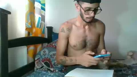 Snapshot of julfigo chatting on January 14, 6:28 pm Julfigo online show from January 14, 6:28 pm