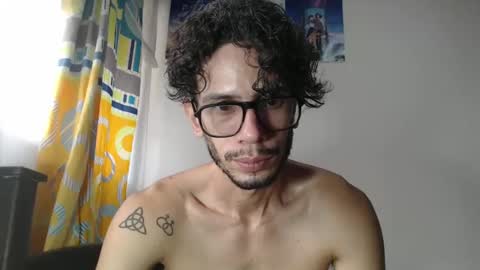 Snapshot of julfigo chatting on February 21, 3:32 pm Julfigo online show from February 21, 3:32 pm