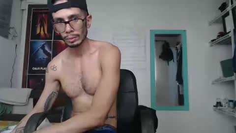 Snapshot of julfigo chatting on March 11, 10:20 pm Julfigo online show from March 11, 10:20 pm