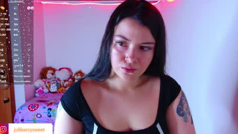 Juliana online show from May 10, 9:53 pm