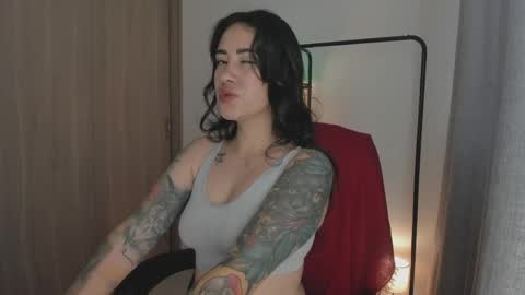 Juli Modelo Independiente online show from May 5, 6:27 pm