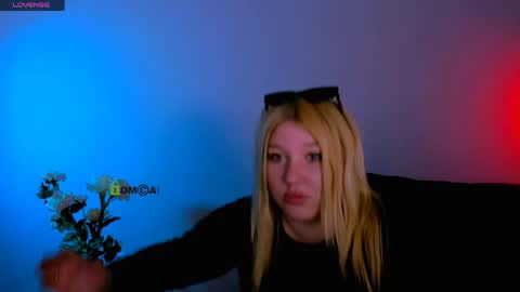 Snapshot of juli_kisss chatting on June 10, 10:25 am juli kisss online show from June 10, 10:25 am