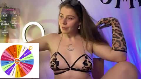 juli_m00n online show from May 9, 6:57 pm