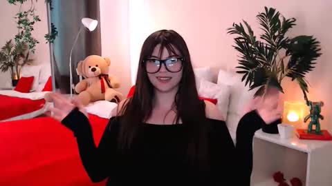 julia485262 online show from May 20, 1:50 pm