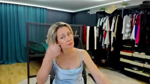 julia__cherry_ online show from May 9, 2:33 pm