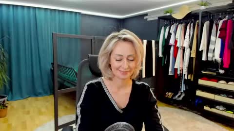 julia__cherry_ online show from May 14, 2:02 pm