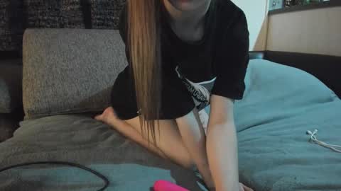 Snapshot of julia__miln chatting on January 14, 5:08 am im Julia online show from January 14, 5:08 am