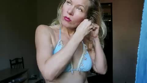 julia_giulia online show from October 6, 10:23 am