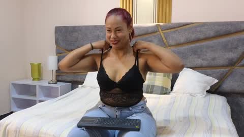 Snapshot of julia_gomes chatting on December 31, 5:07 pm Julia Gomes online show from December 31, 5:07 pm