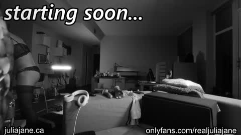 Julia Jane online show from February 4, 2:39 am