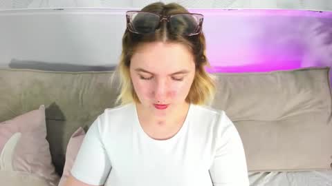 Julia Jips online show from September 18, 8:05 am