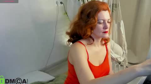 julia_suny online show from April 24, 1:19 am