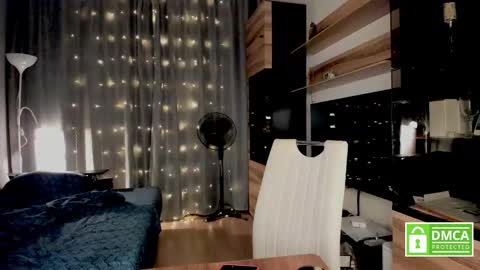 Snapshot of julia_t_mog chatting on March 9, 10:25 pm julia_t_mog online show from March 9, 10:25 pm