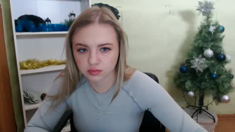 juliacrazy_ online show from December 25, 5:37 am