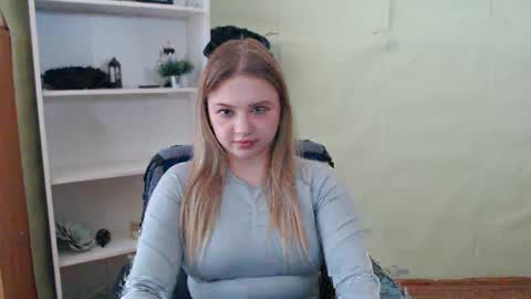 juliacrazy_ online show from February 9, 8:54 am