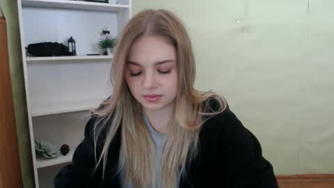 juliacrazy_ online show from February 12, 5:47 am