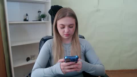 juliacrazy_ online show from March 5, 9:16 am