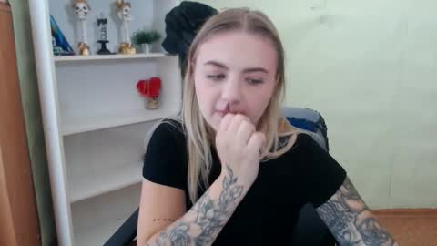 juliacrazy_ online show from September 19, 5:31 am