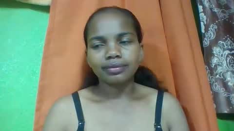 juliah02 online show from March 28, 4:12 am