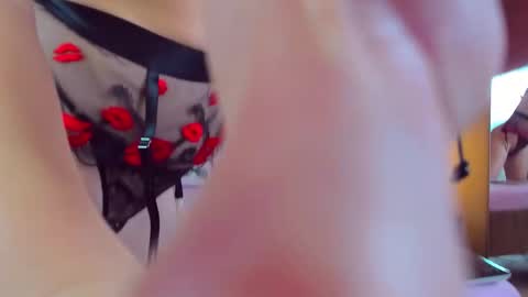 juliahaiee online show from November 9, 7:34 pm