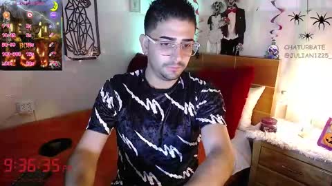 Julian online show from October 30, 2:35 am