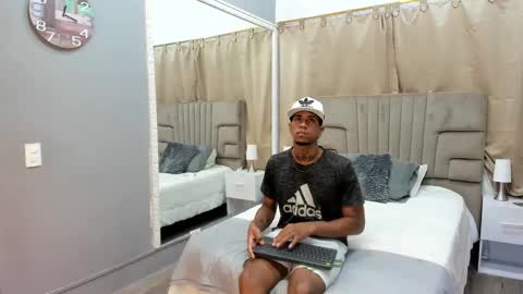 Snapshot of julian_billy chatting on January 10, 5:34 pm julian billy online show from January 10, 5:34 pm